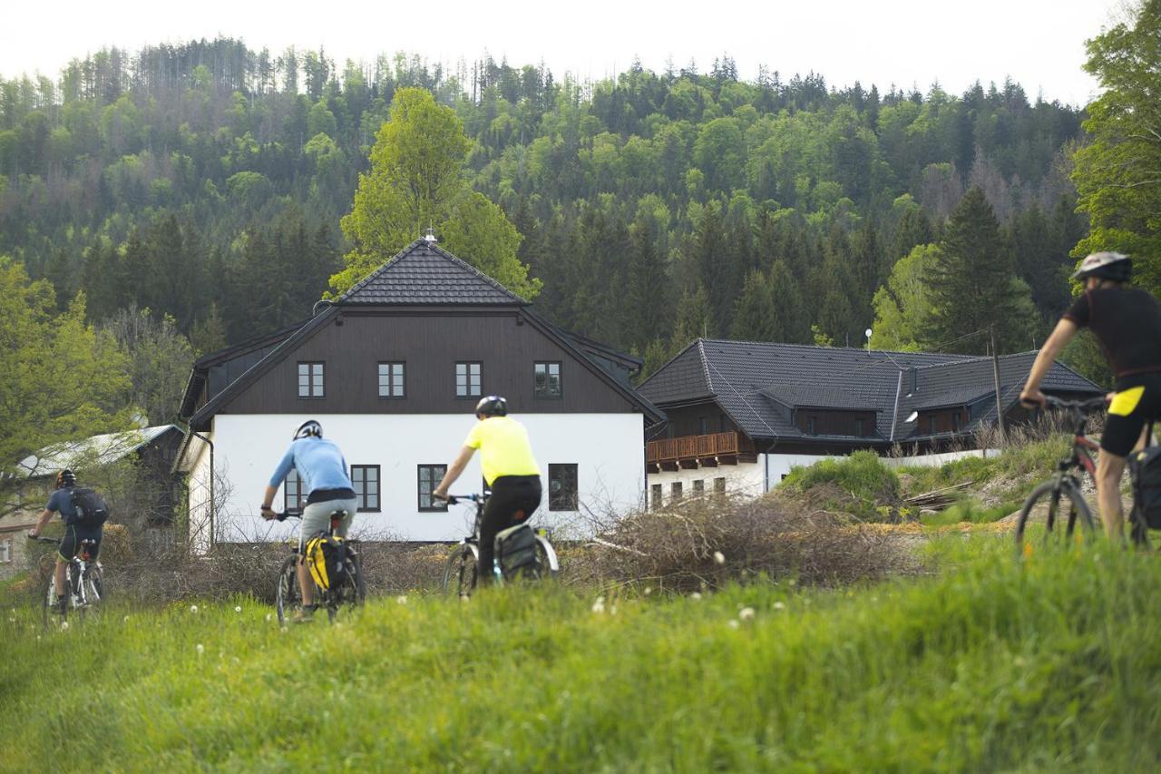 Hotel Dvur Liskovy Vrch Strazny Esterno foto