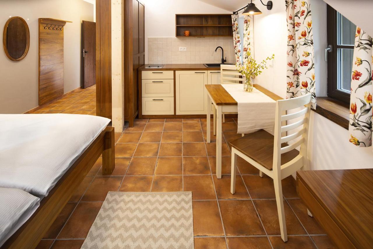 Hotel Dvur Liskovy Vrch Strazny Esterno foto