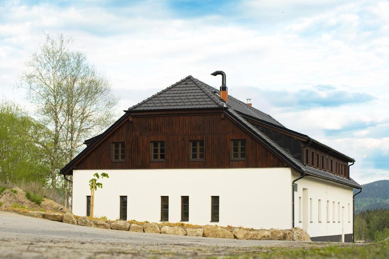 Hotel Dvur Liskovy Vrch Strazny Esterno foto
