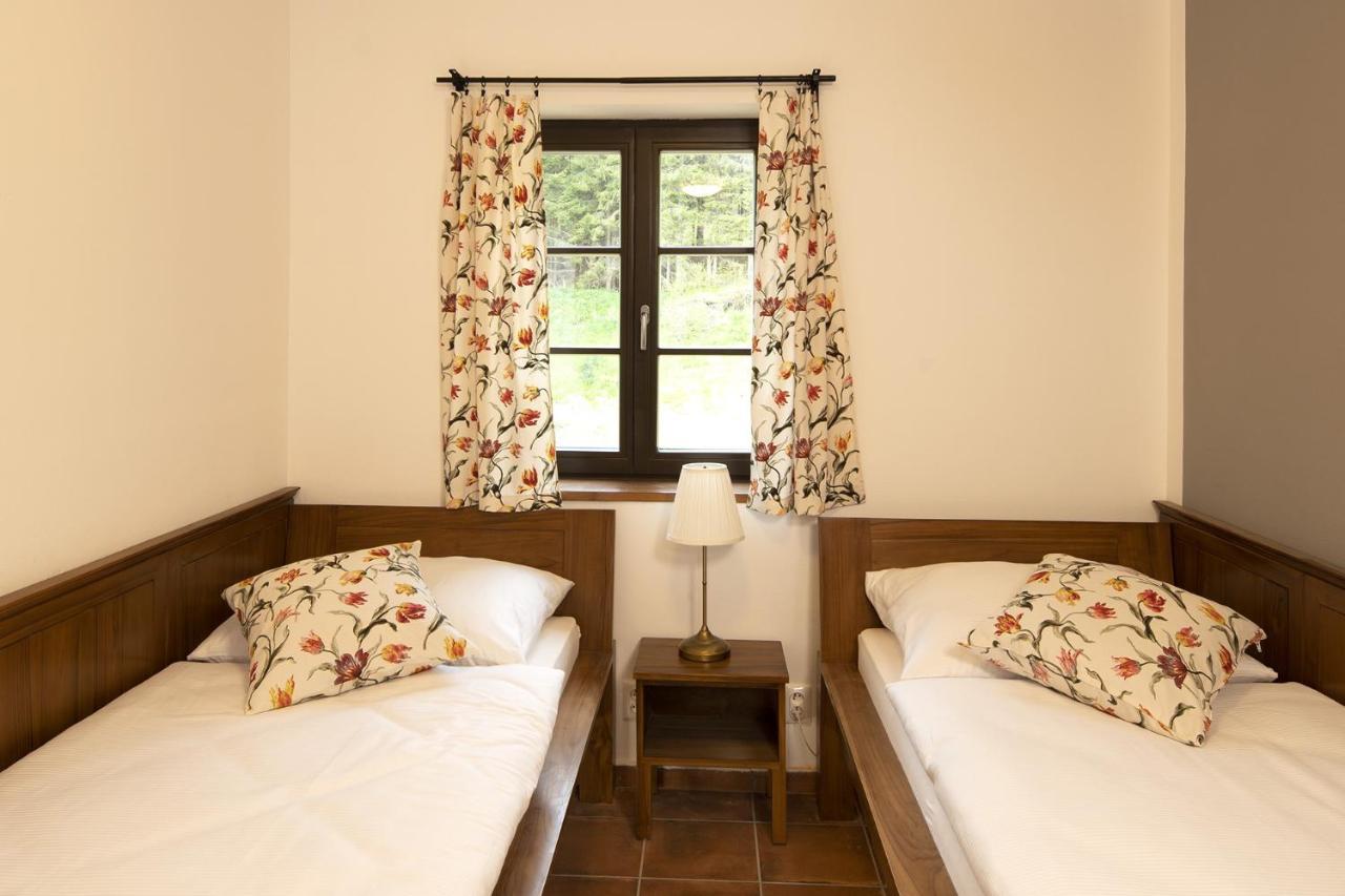 Hotel Dvur Liskovy Vrch Strazny Esterno foto
