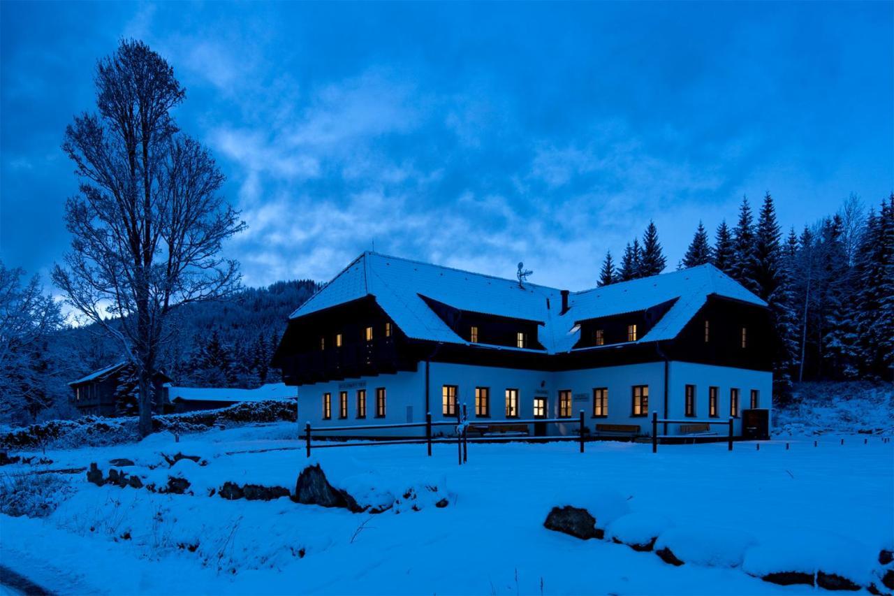 Hotel Dvur Liskovy Vrch Strazny Esterno foto