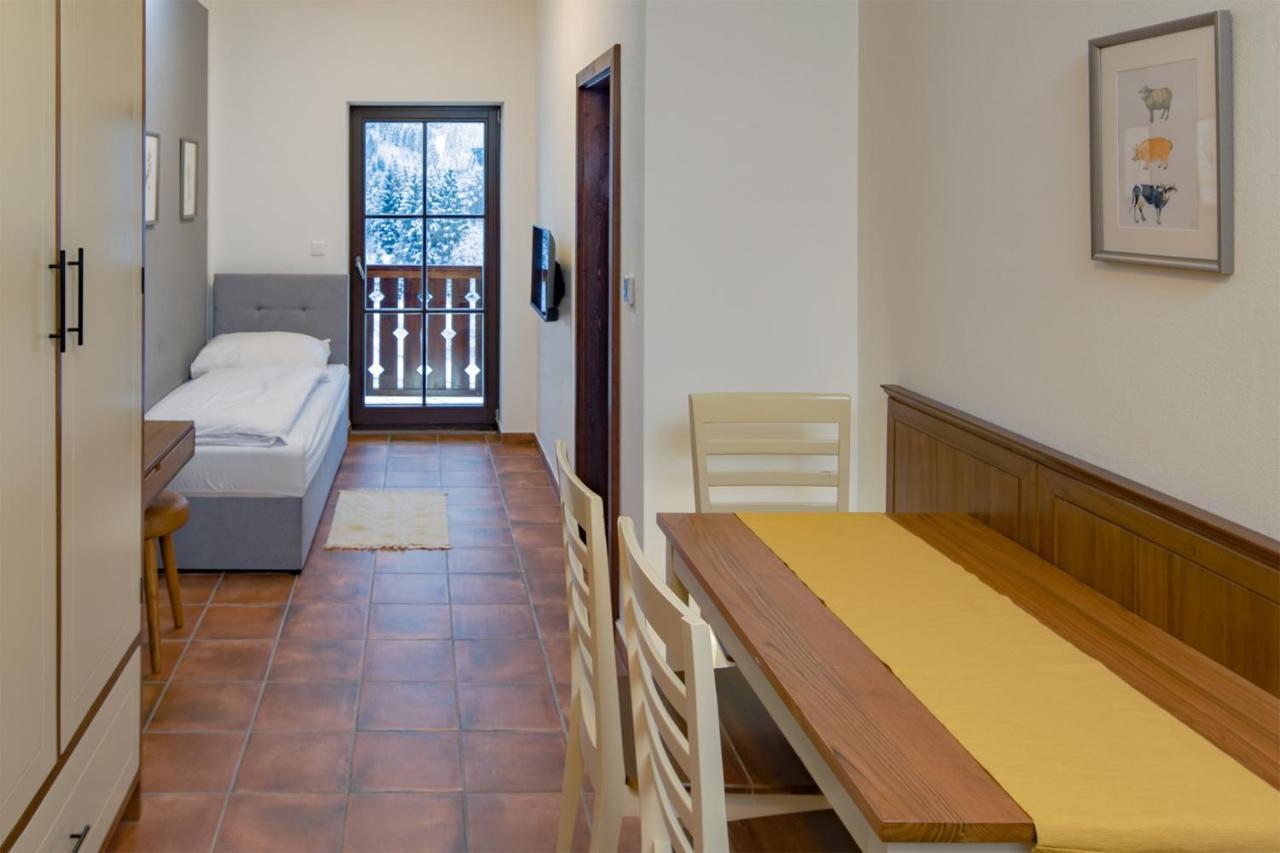 Hotel Dvur Liskovy Vrch Strazny Esterno foto