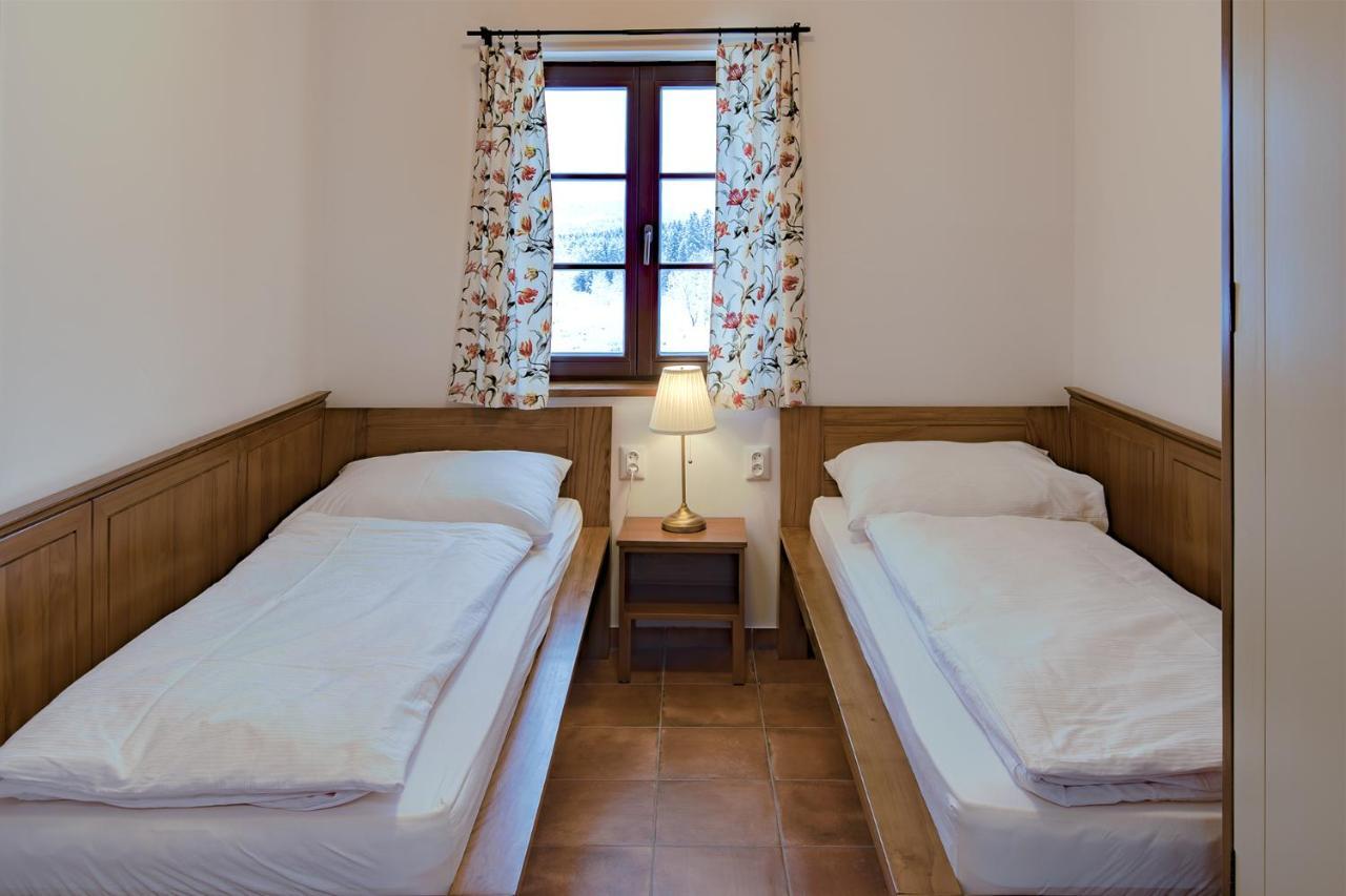 Hotel Dvur Liskovy Vrch Strazny Esterno foto
