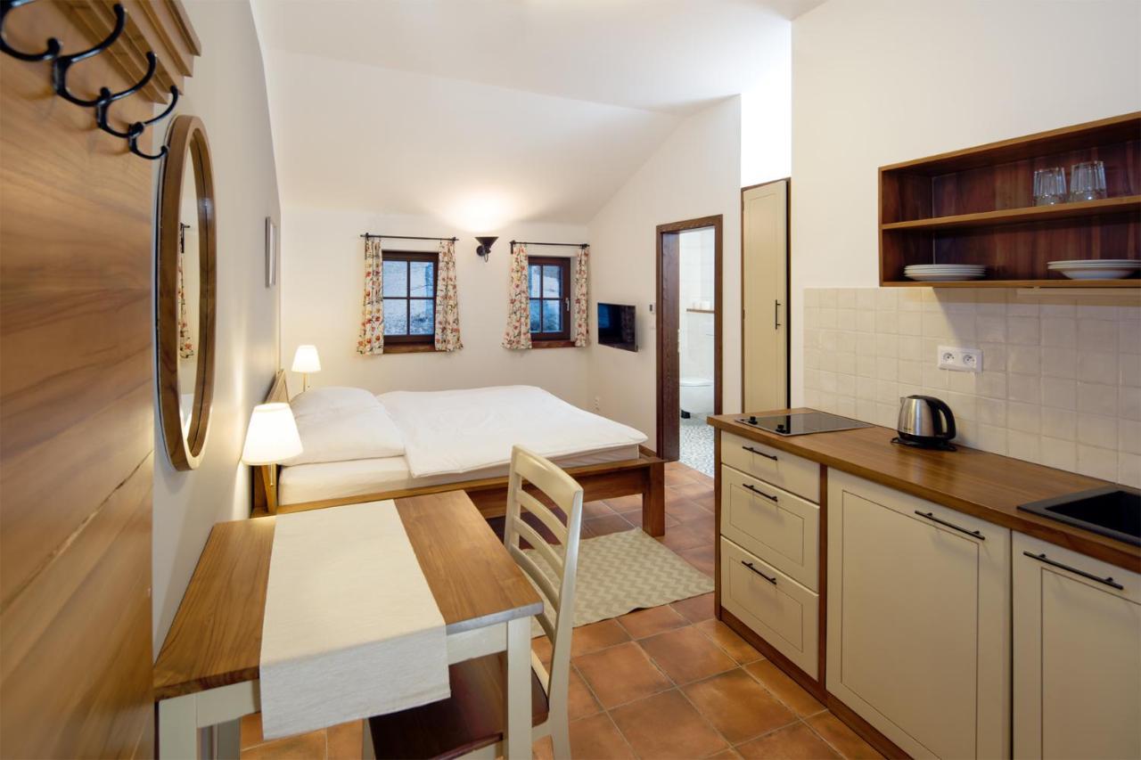 Hotel Dvur Liskovy Vrch Strazny Esterno foto