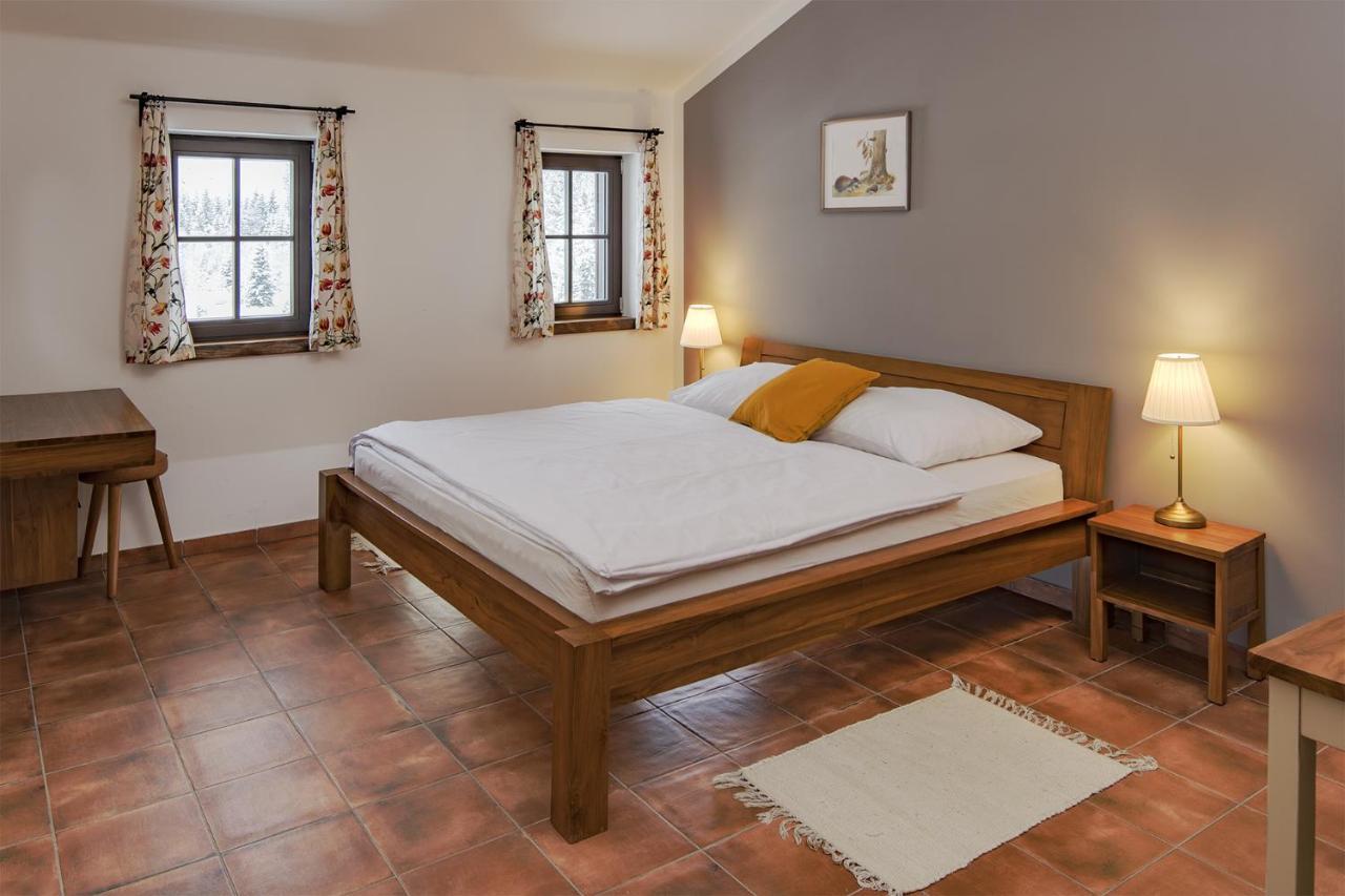 Hotel Dvur Liskovy Vrch Strazny Esterno foto