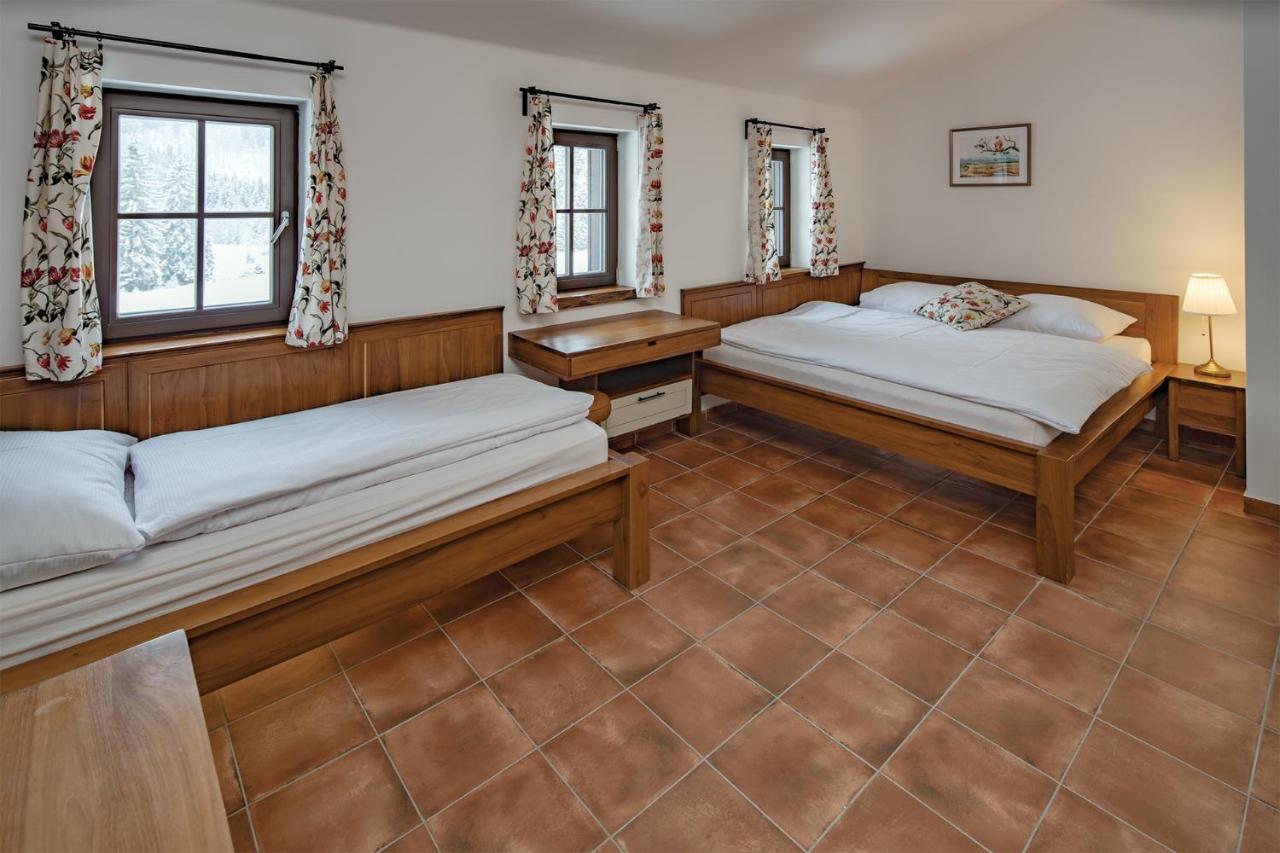 Hotel Dvur Liskovy Vrch Strazny Esterno foto