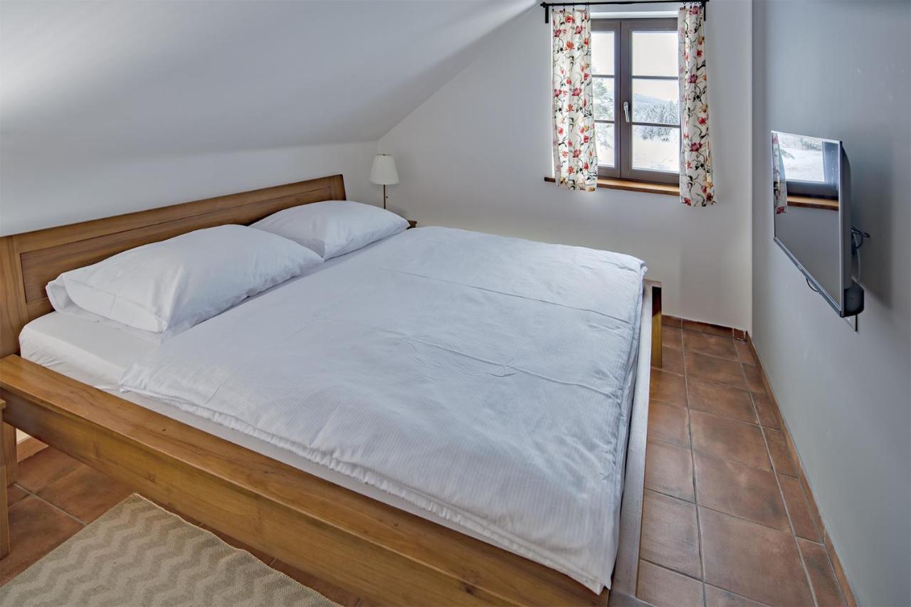 Hotel Dvur Liskovy Vrch Strazny Esterno foto