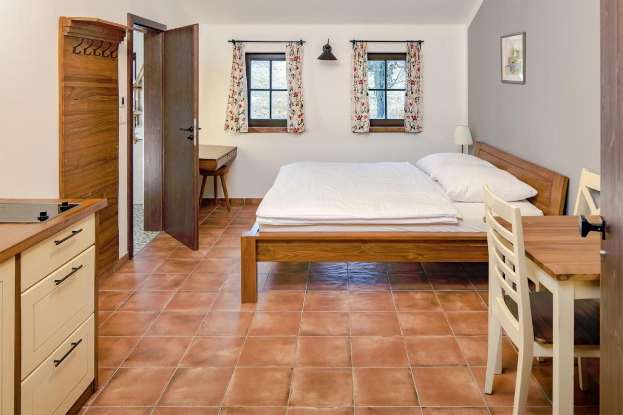 Hotel Dvur Liskovy Vrch Strazny Esterno foto
