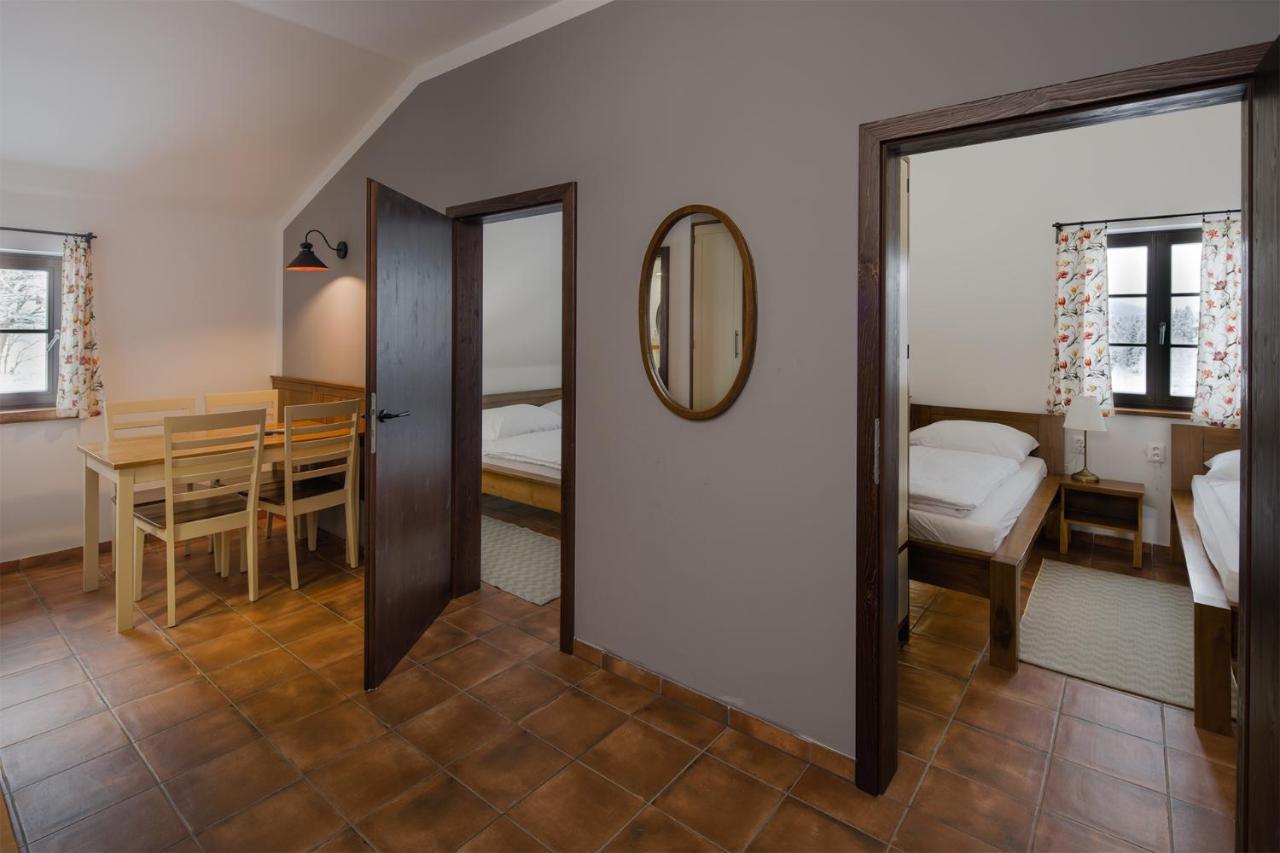 Hotel Dvur Liskovy Vrch Strazny Esterno foto