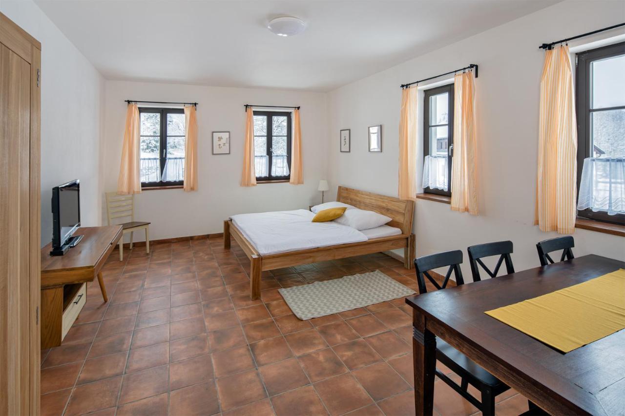 Hotel Dvur Liskovy Vrch Strazny Esterno foto