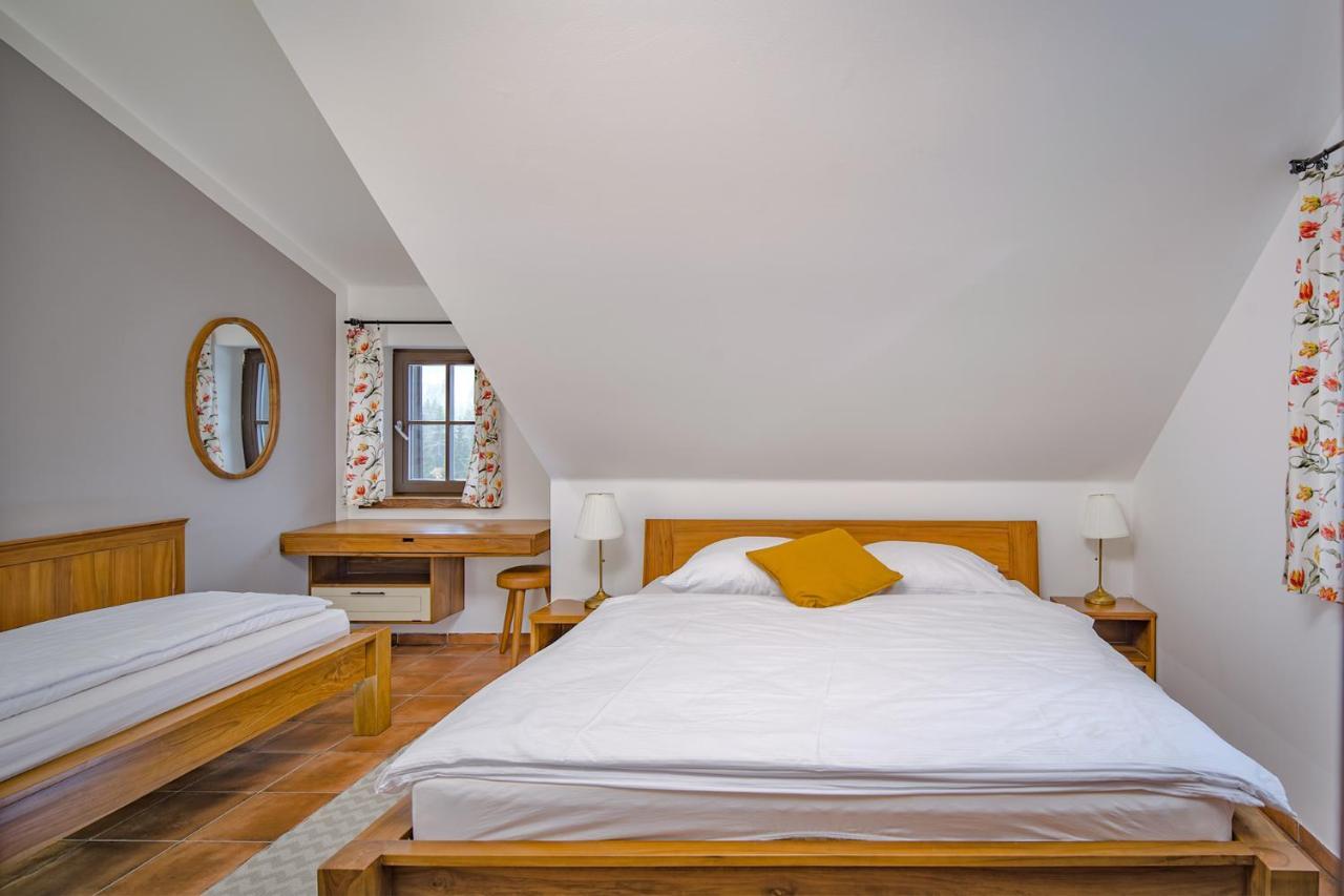 Hotel Dvur Liskovy Vrch Strazny Esterno foto