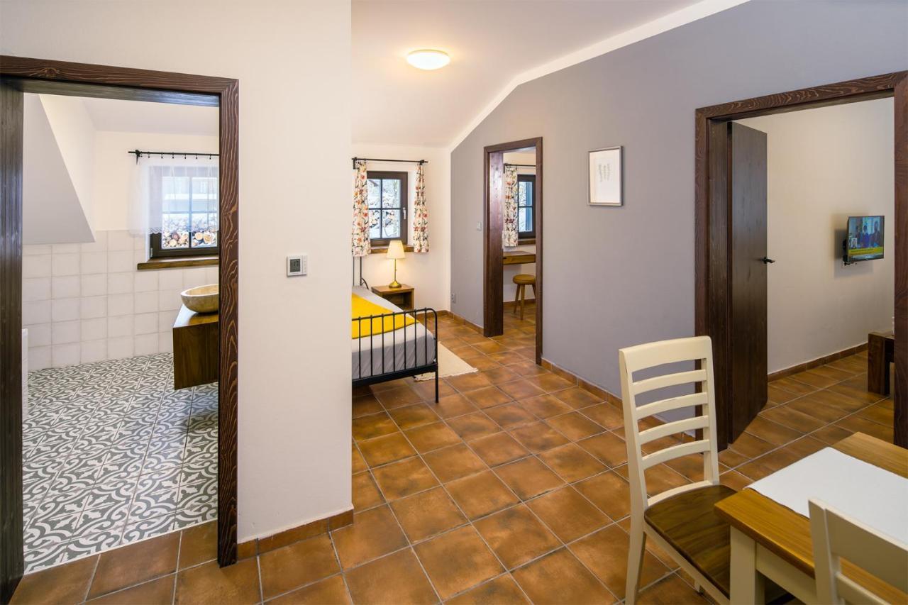 Hotel Dvur Liskovy Vrch Strazny Esterno foto
