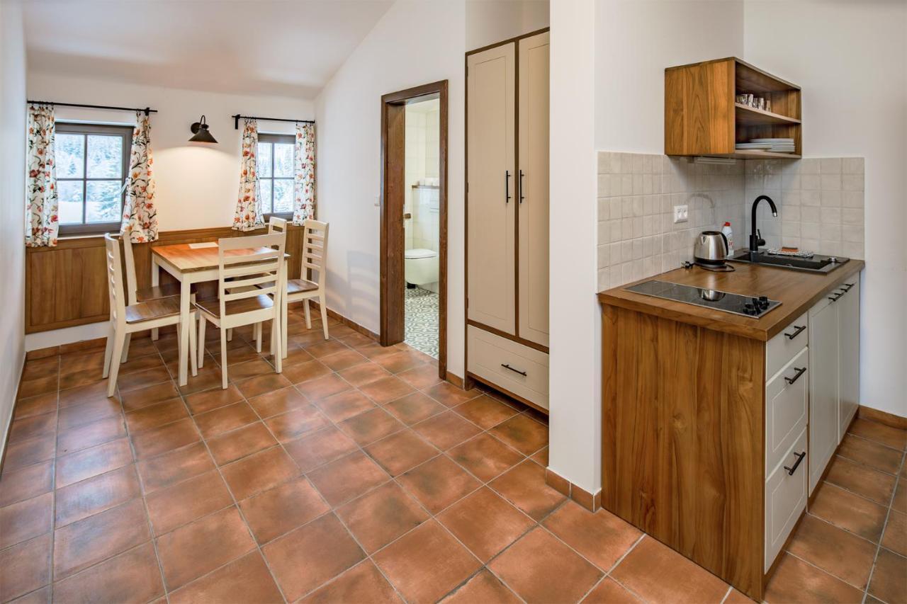 Hotel Dvur Liskovy Vrch Strazny Esterno foto